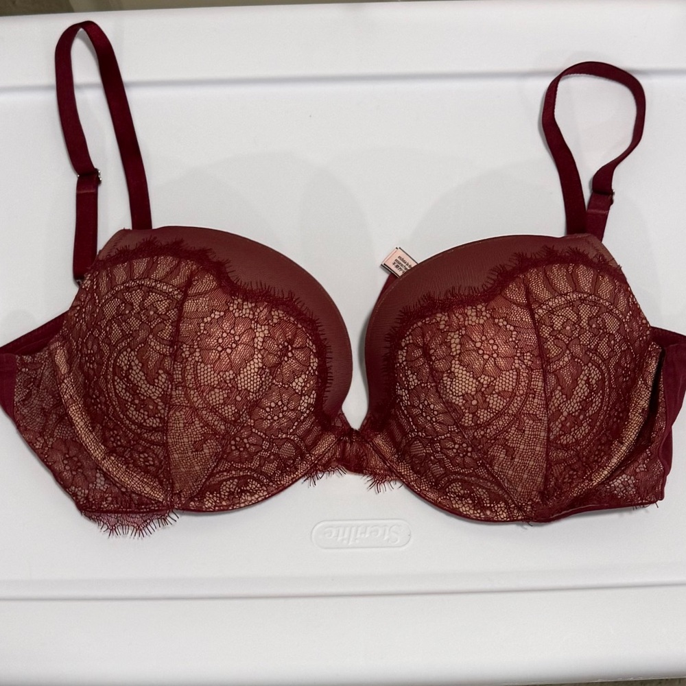 Sold out 

Victoria's Secret Dream Angels Push Up Lace Bra - Burgundy